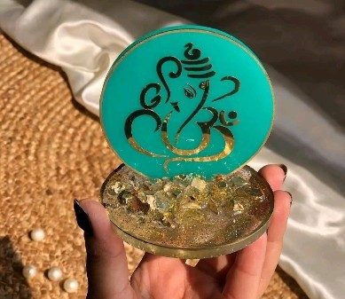 Resin car-dashboard devotional ornaments